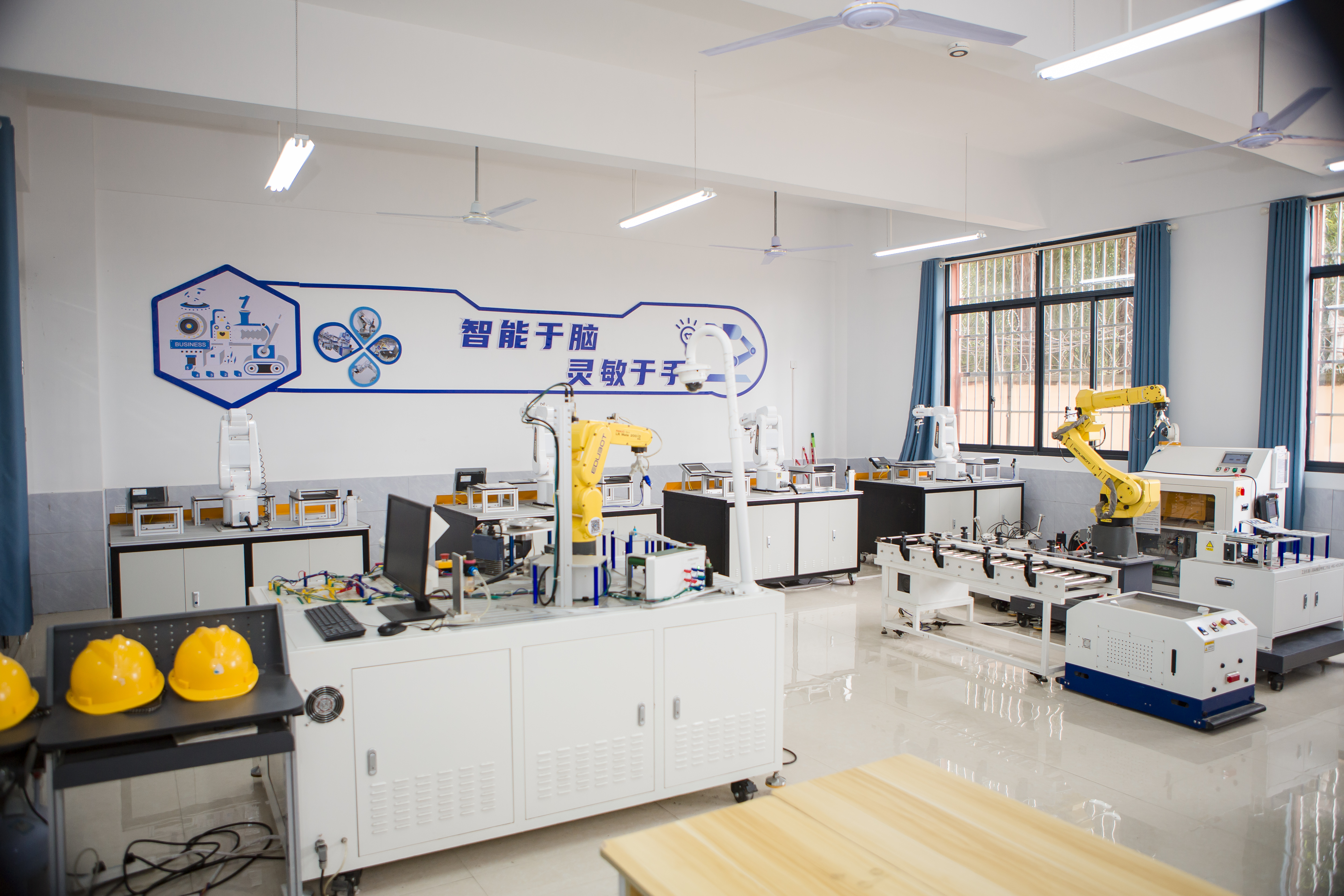 工业机器人实训室